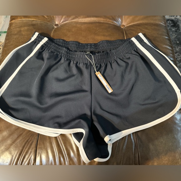 SKIMS TRACK DOLPHIN SHORT size 2X - Picture 3 of 7